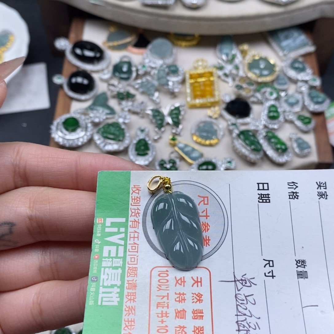 翡翠颈饰未镶嵌翡翠