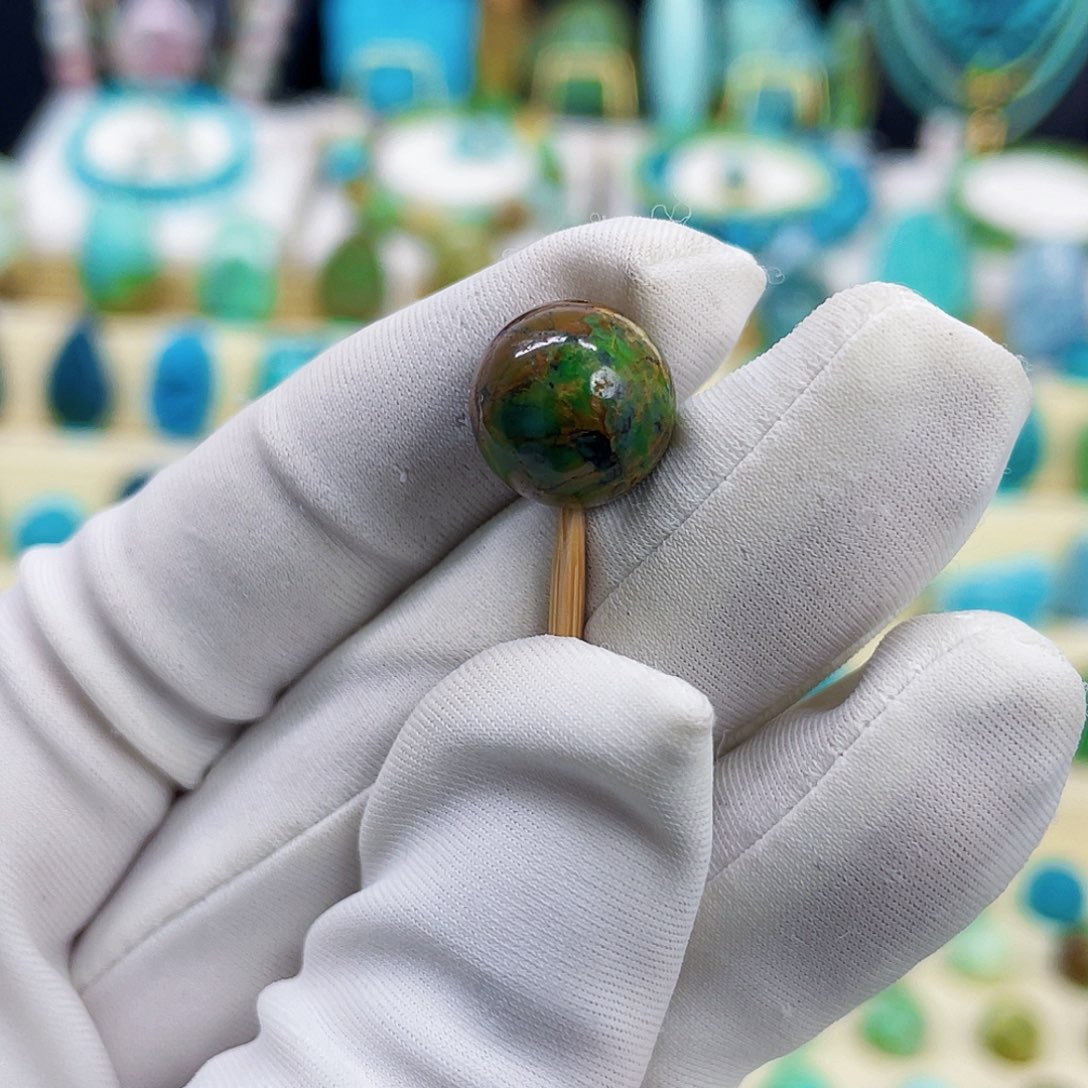 绿松石未镶嵌颈饰