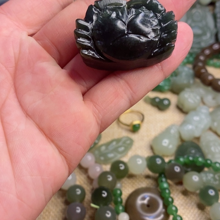 和田玉吊坠未镶嵌