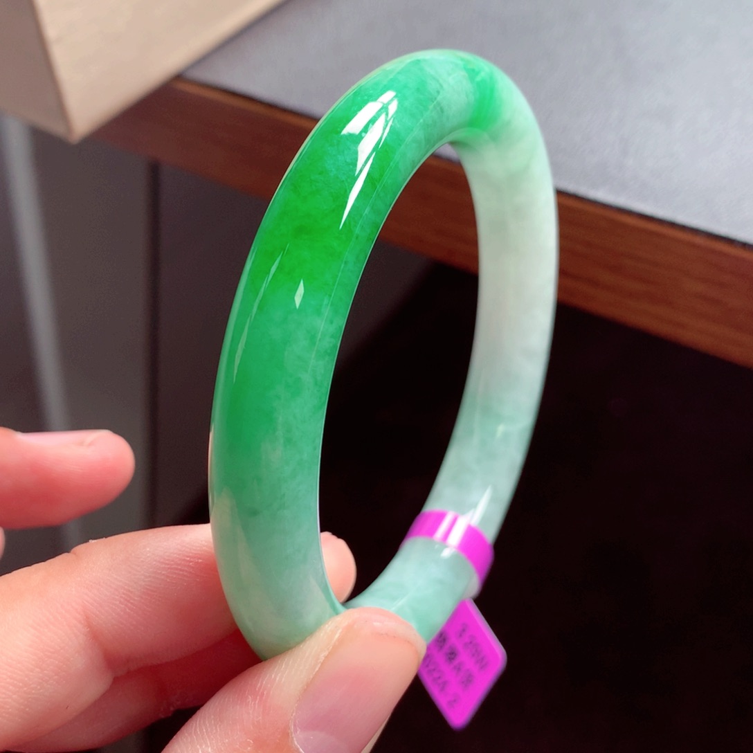 翡翠手镯未镶嵌缅甸翡翠