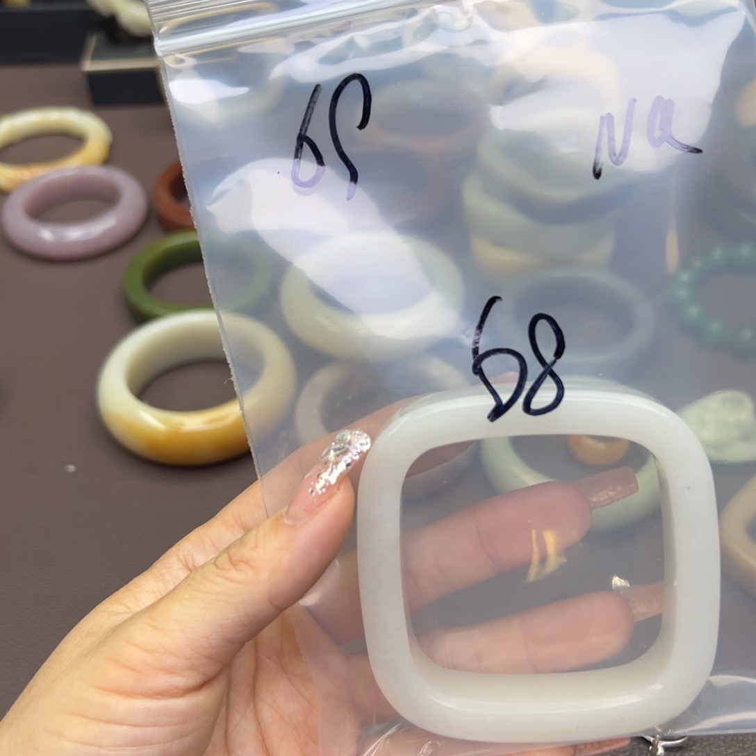 石英质玉手镯未镶嵌N****娜