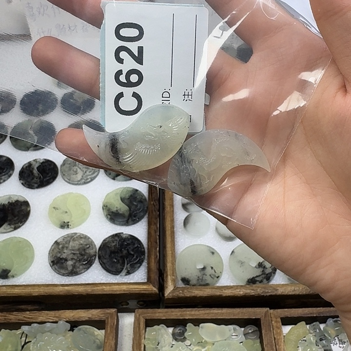 l***。蛇纹石玉未镶嵌项链