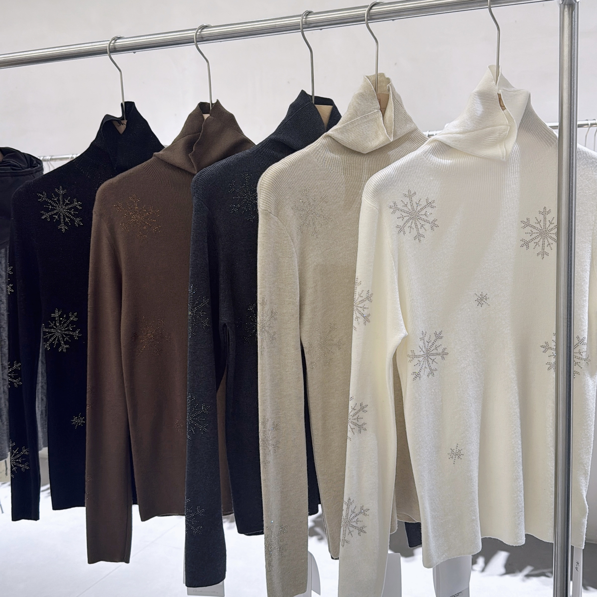 【Five】2025秋冬高定款烫钻水钻闪闪高领修身针织打底