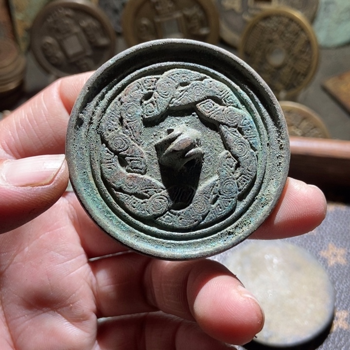 星***矢铜现代工艺品仿制品