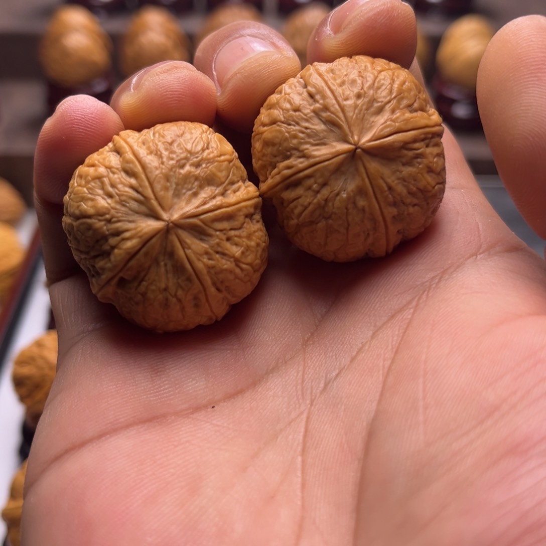 文玩核桃吊坠四棱密纹6¥