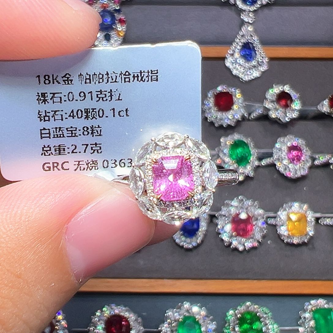 18K金镶嵌彩色蓝宝石戒指