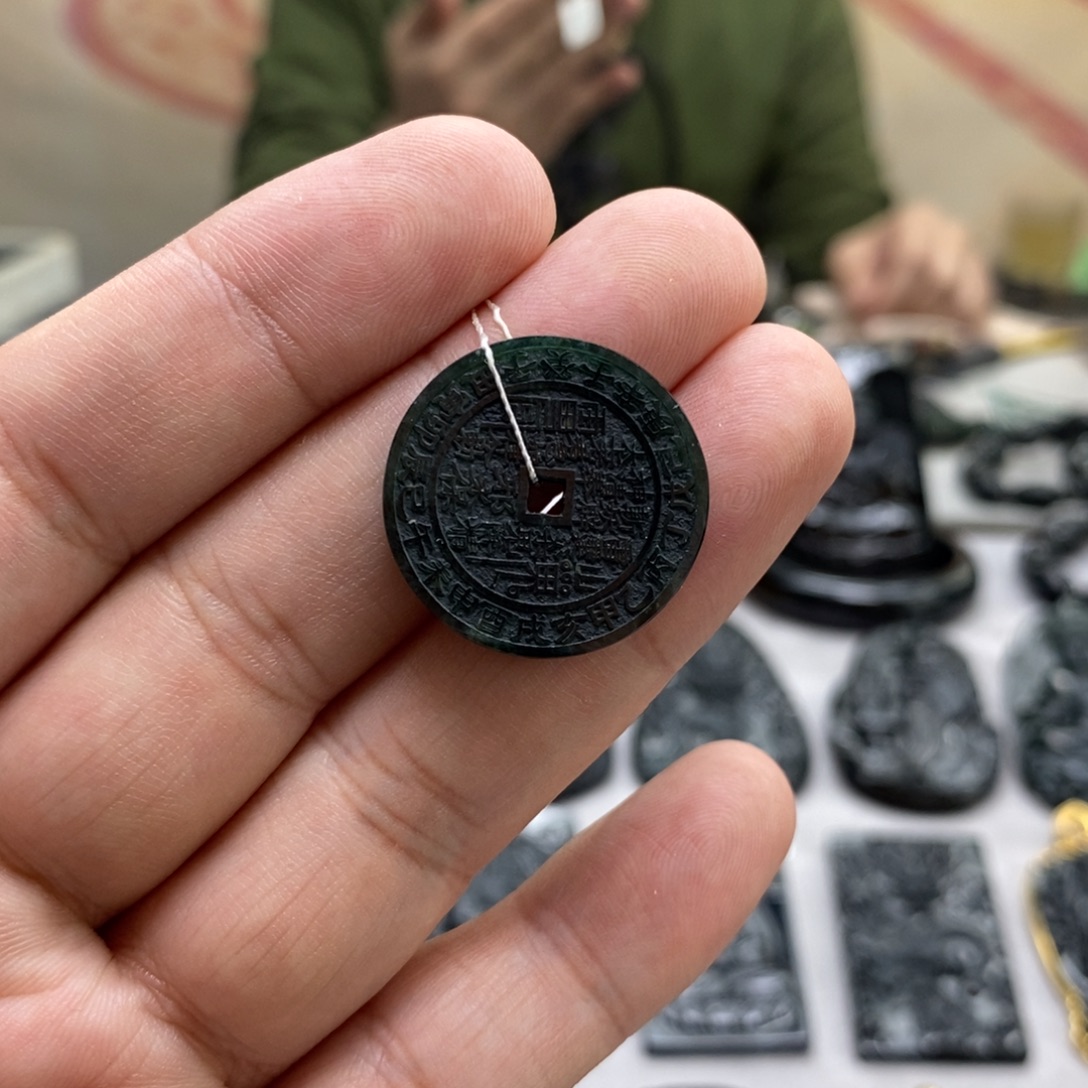 翡翠未镶嵌颈饰吊坠