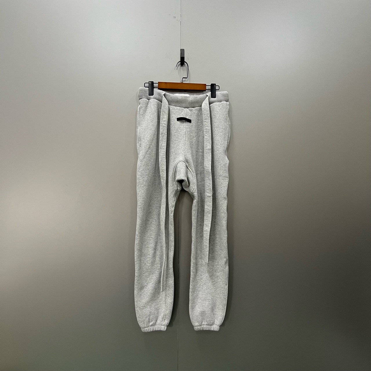 95新 ZEGNA （bb）灰色飘带运动裤 XS码/201545