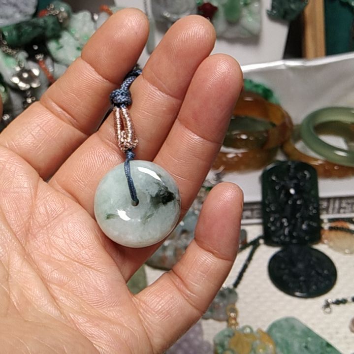 翡翠吊坠(赠链)未镶嵌