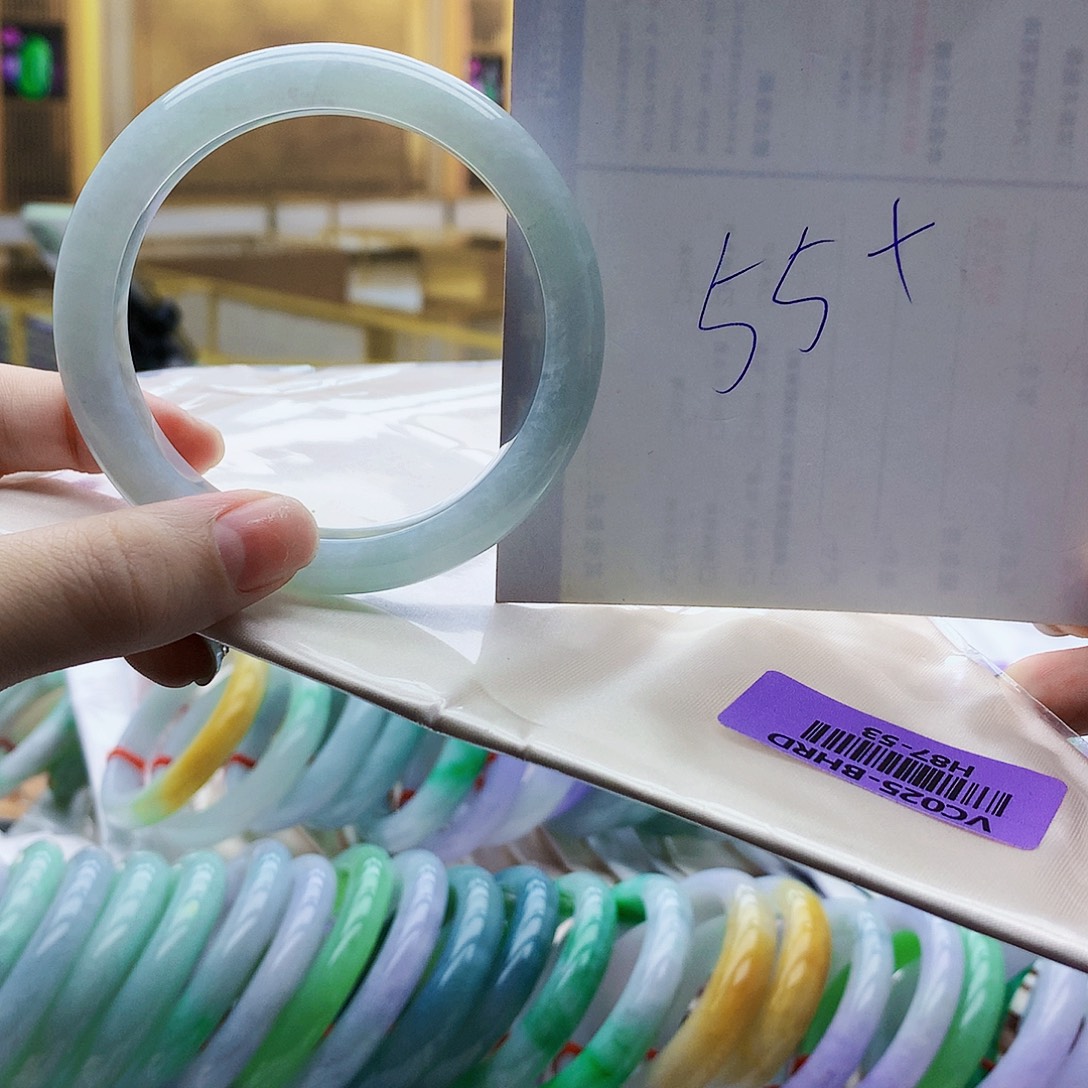 翡翠未镶嵌手镯vhj