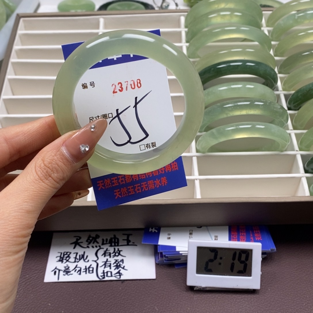 蛇纹石玉手镯未镶嵌