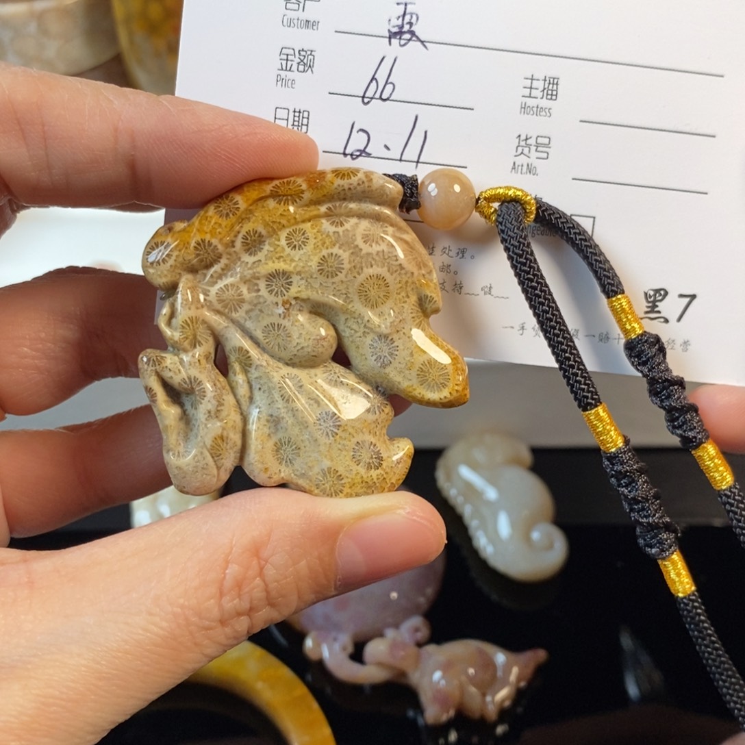 霞****硅化珊瑚（珊瑚玉）未镶嵌颈饰