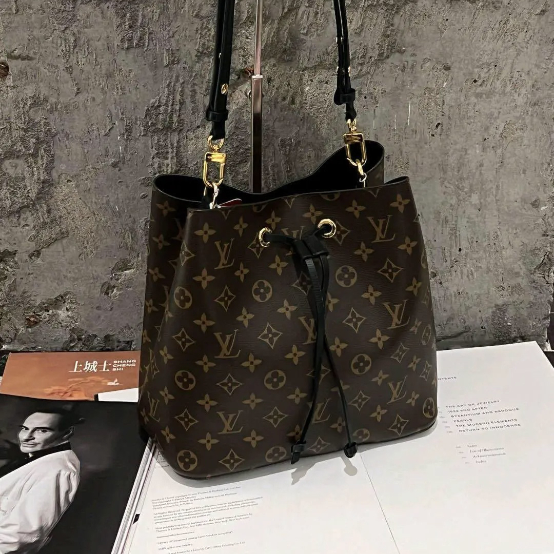 99新 LouisVuitton/路易威登 2005 老花黑色水桶斜挎包18