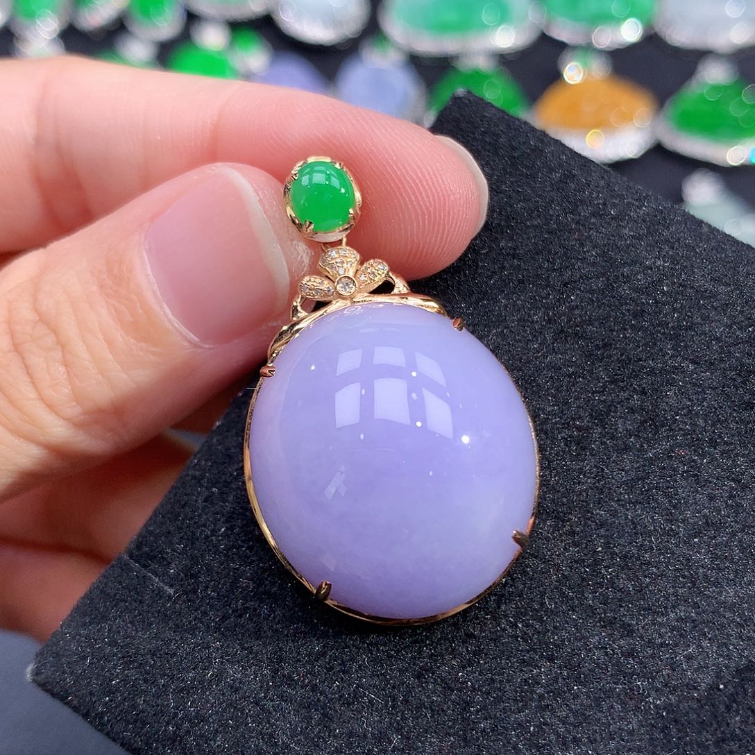 翡翠18K金镶嵌颈饰