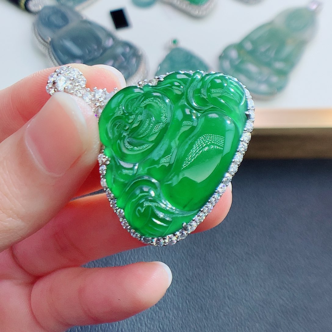 翡翠颈饰未镶嵌翡翠