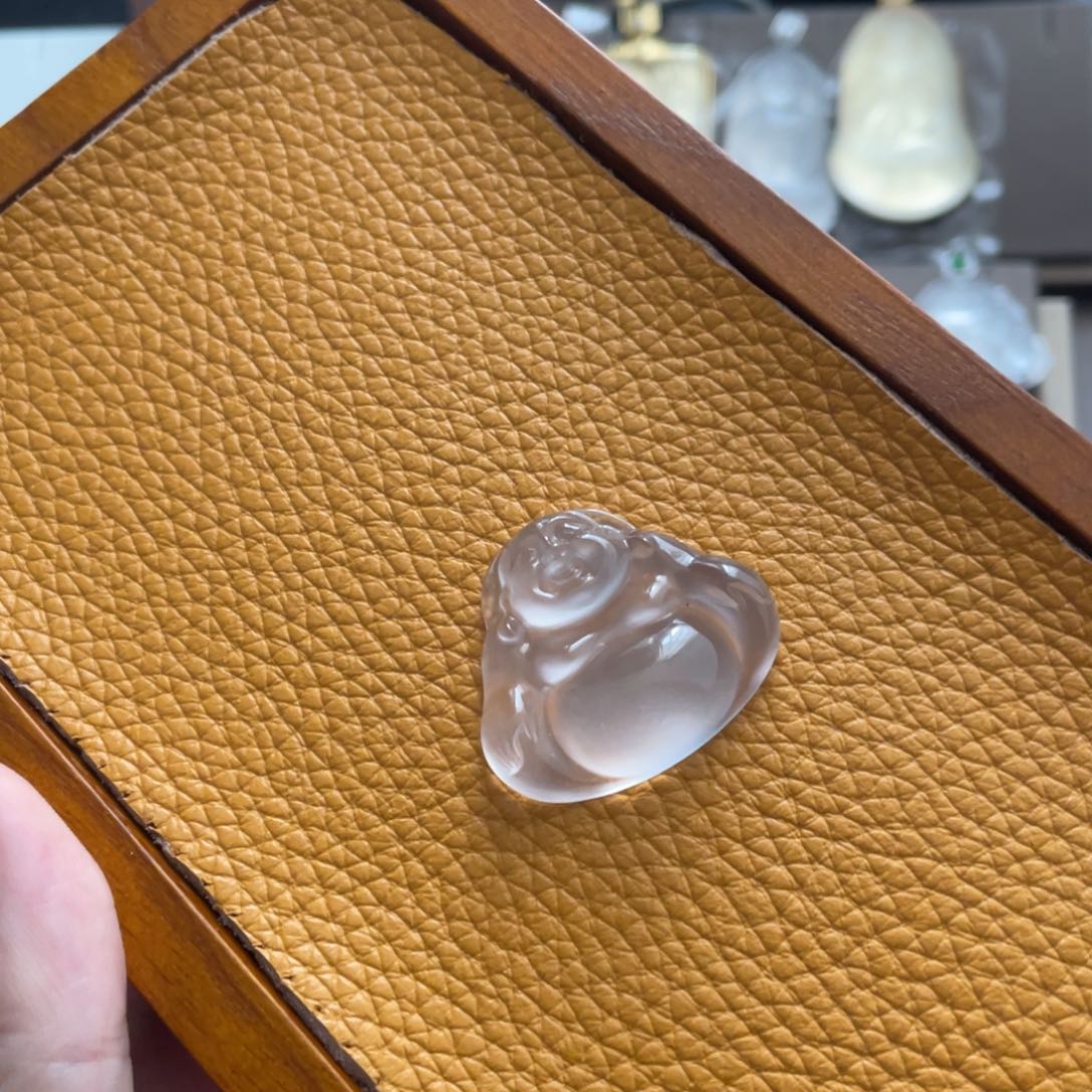 *****石英质玉未镶嵌颈饰佛公裸石送银托