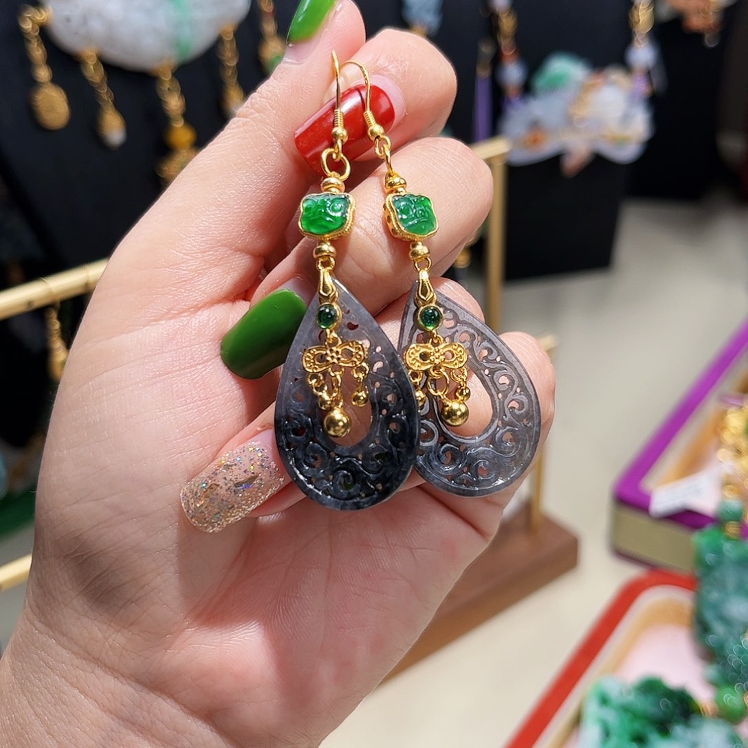 【闪购商品】翡翠耳饰未镶嵌乌鸡