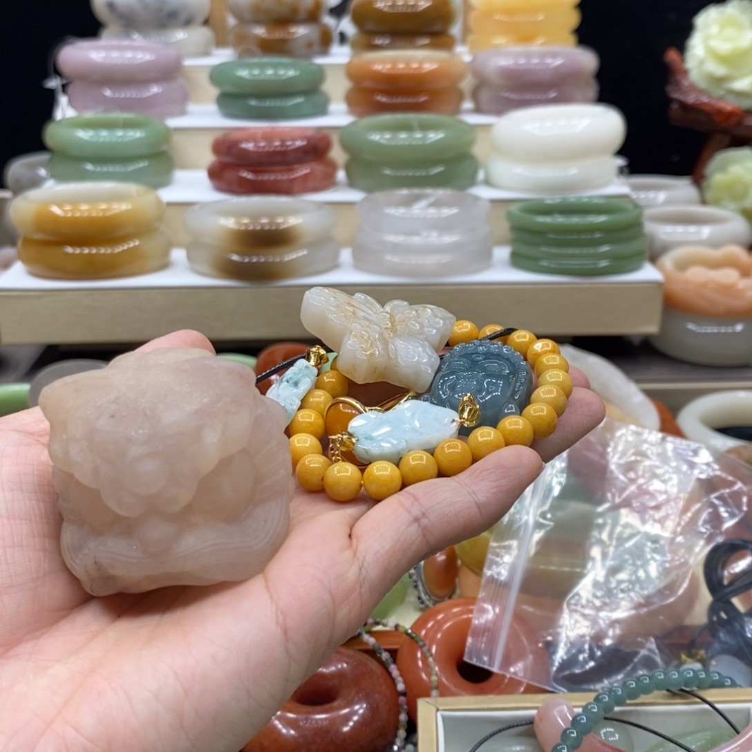 石英岩玉未镶嵌珠宝半成品