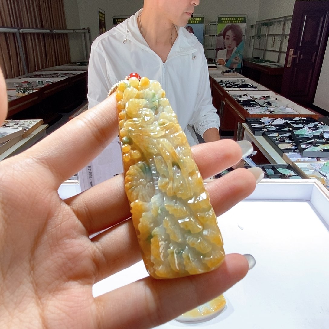 翡翠未镶嵌颈饰翡翠