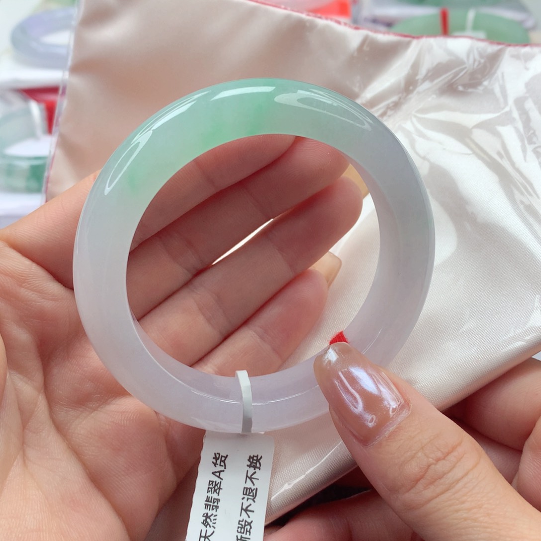 翡翠手镯未镶嵌54圈口 仙气飘飘冰淡春彩种老肉细