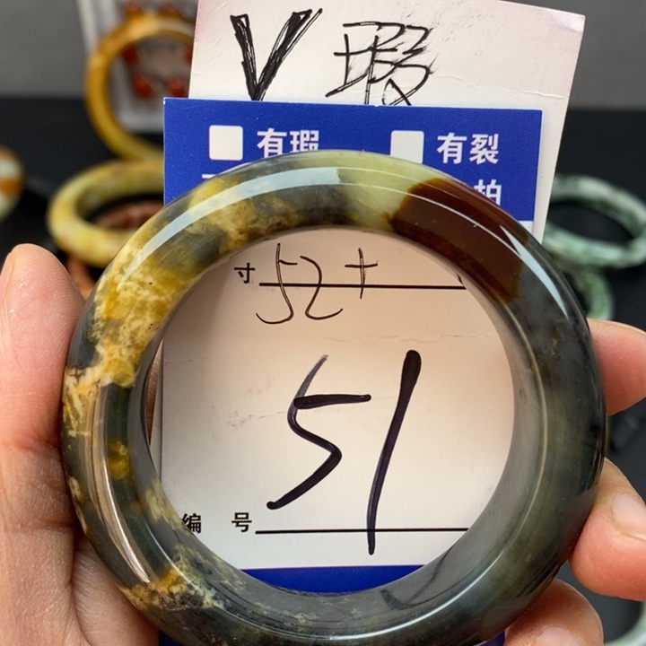 蛇纹石玉手镯未镶嵌卢****情