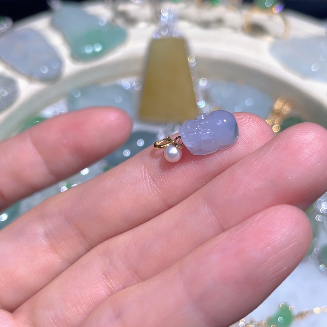 翡翠颈饰18K金镶嵌翡翠