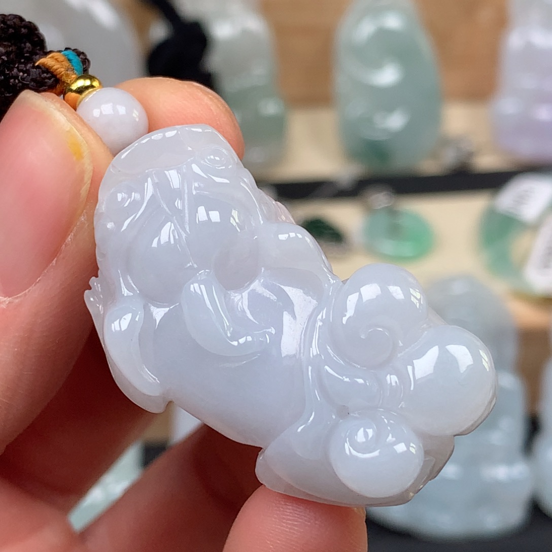 翡翠未镶嵌颈饰貔貅