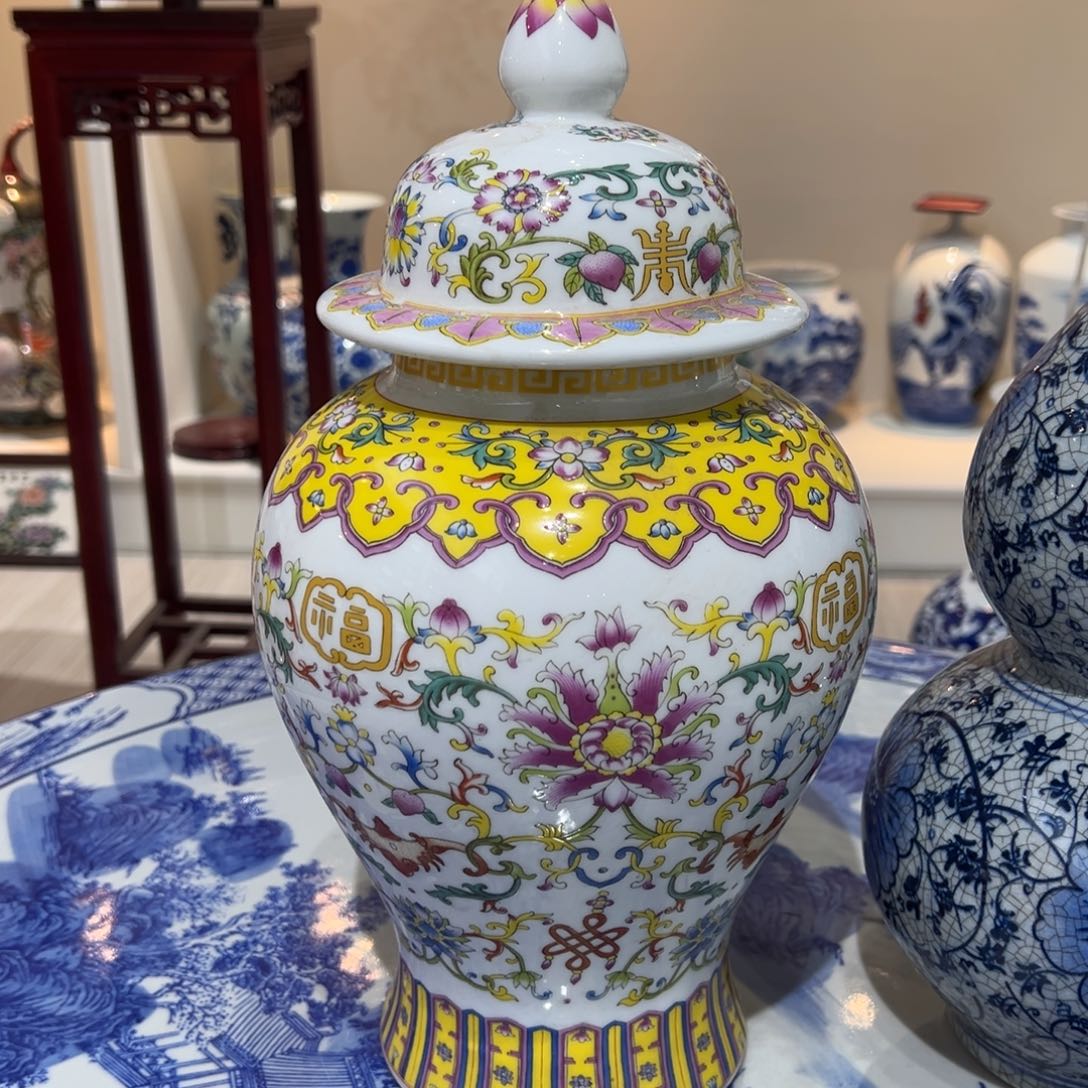 摆件陶36cm白底缠枝莲将军罐