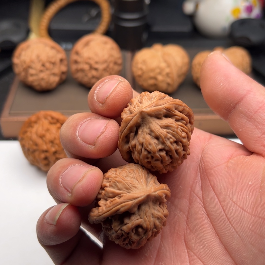 文玩核桃吊坠滢莲花35