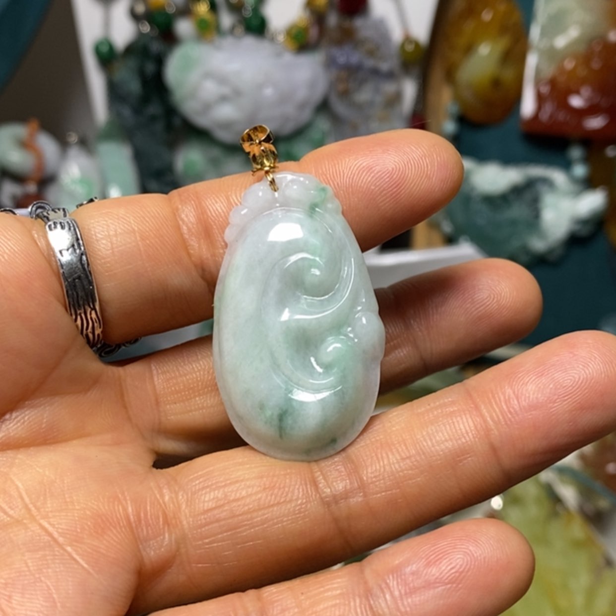 【闪购商品】翡翠吊坠(赠链)未镶嵌