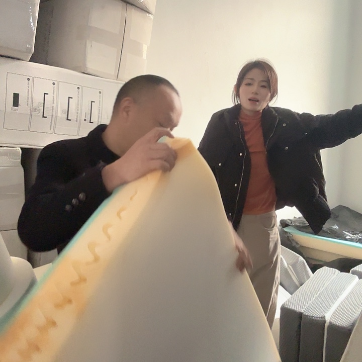 锦纶蓝黄记忆棉大坐垫瑕疵