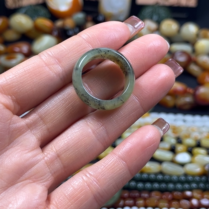 和田玉未镶嵌手串