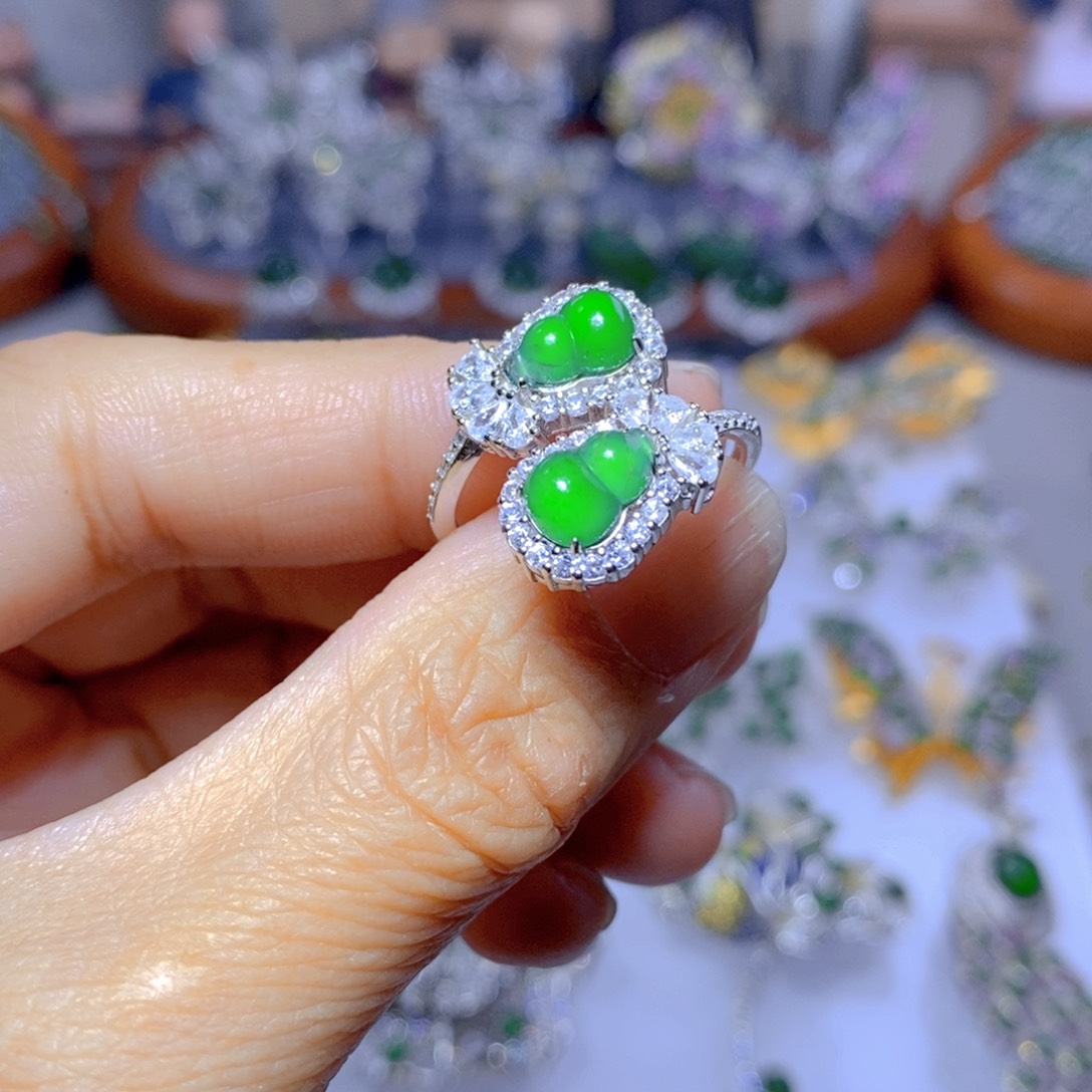 翡翠颈饰银S925镶嵌天然翡翠