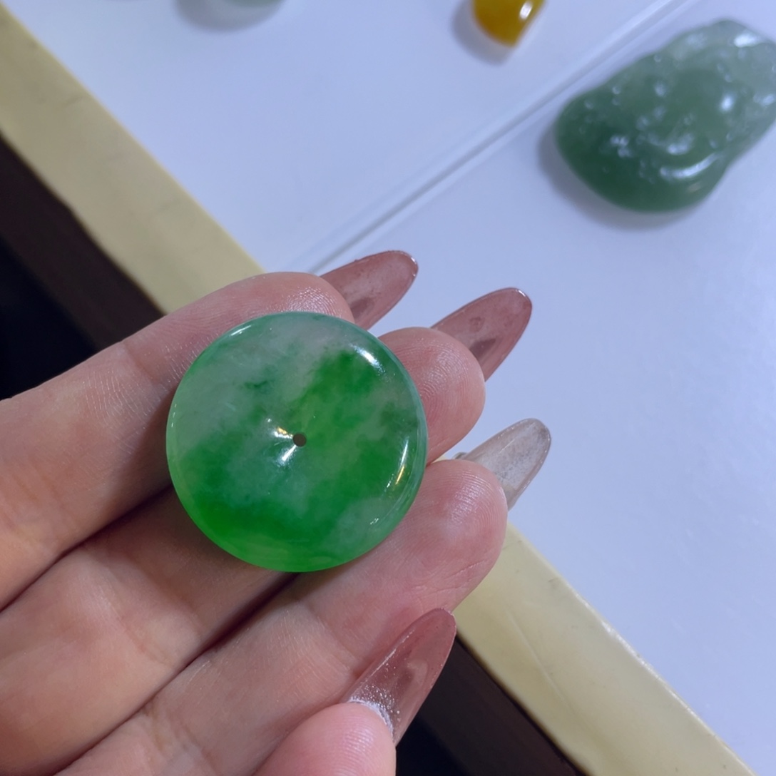 颈饰未镶嵌翡翠平安扣