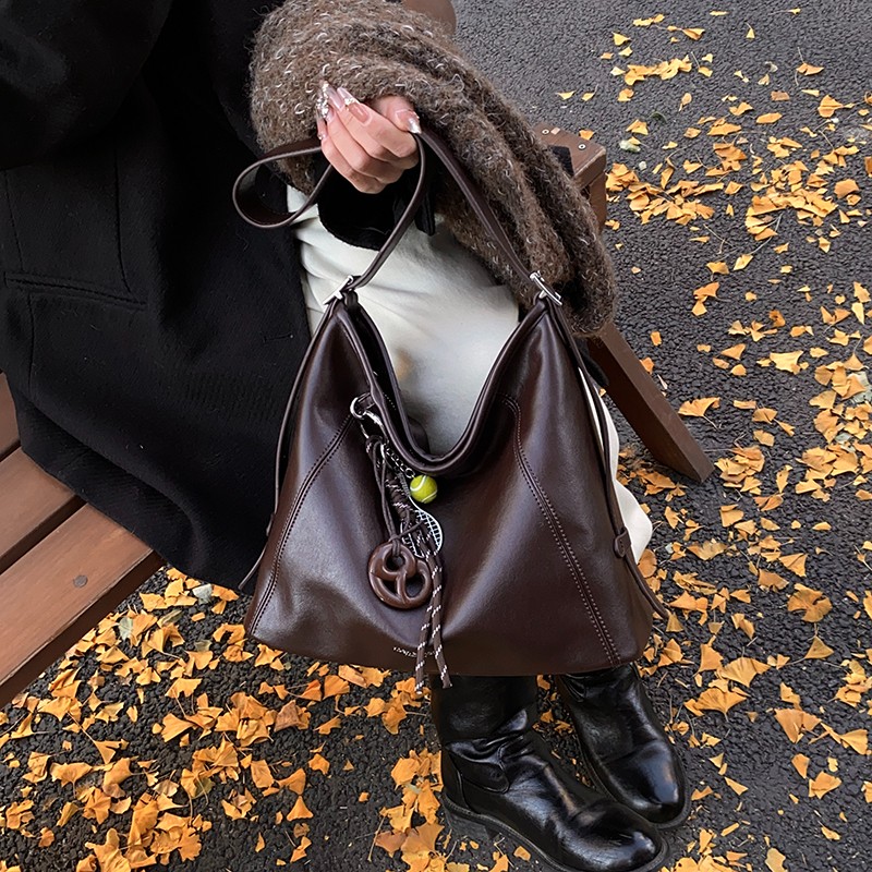 2024秋冬高级简约复古通勤单肩包大容量女士单肩斜挎包托特通勤包