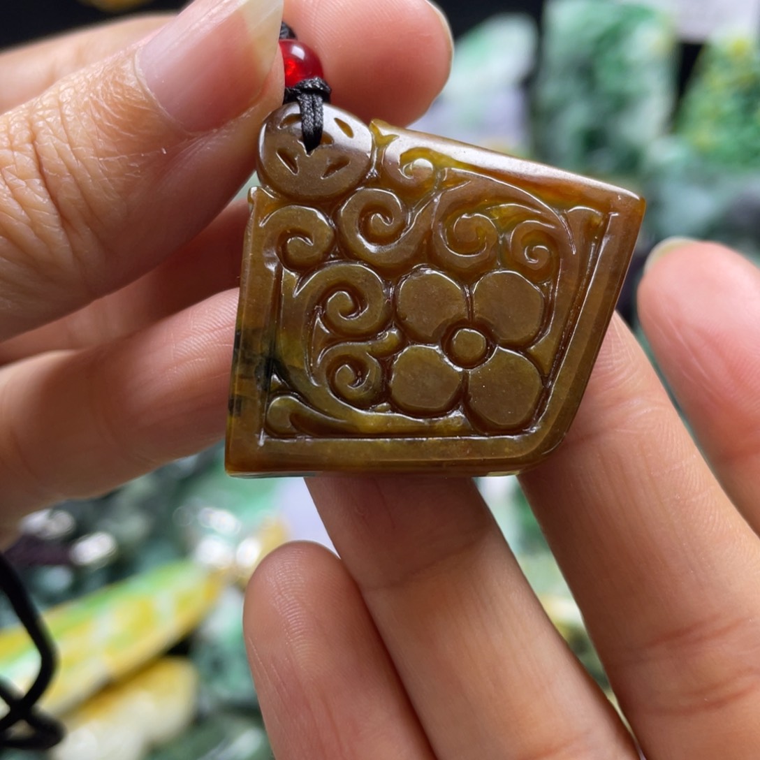 翡翠颈饰未镶嵌牌子