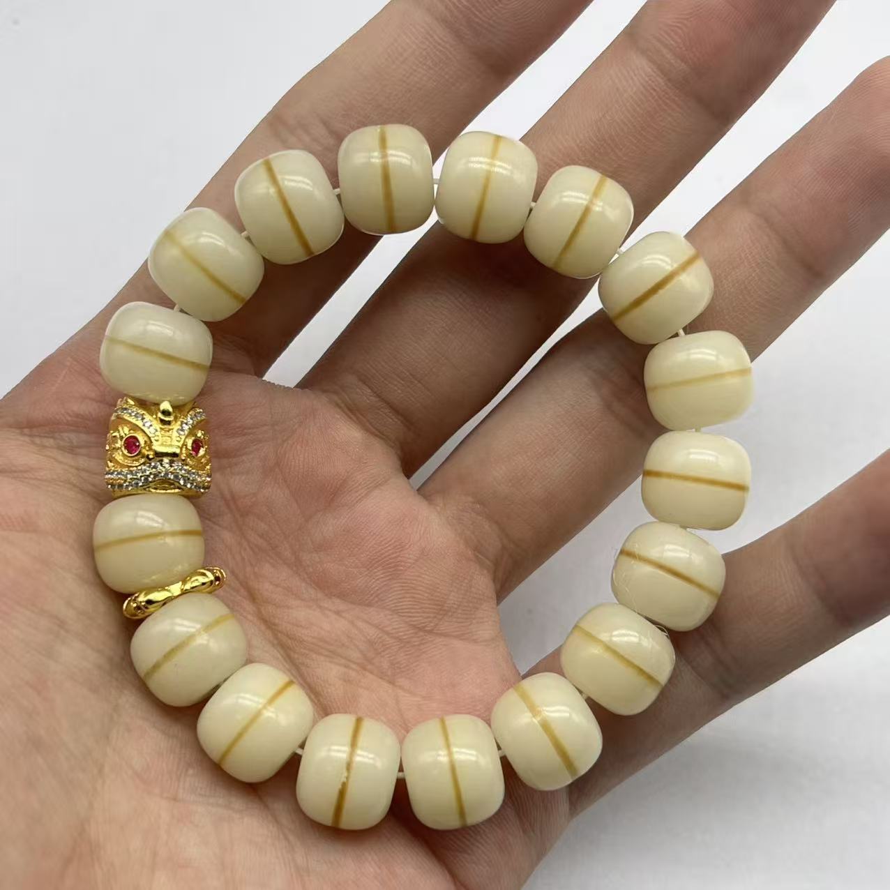 A1 白菩提一线天卡10*12搭醒狮配饰单圈 525 （配A1礼盒）