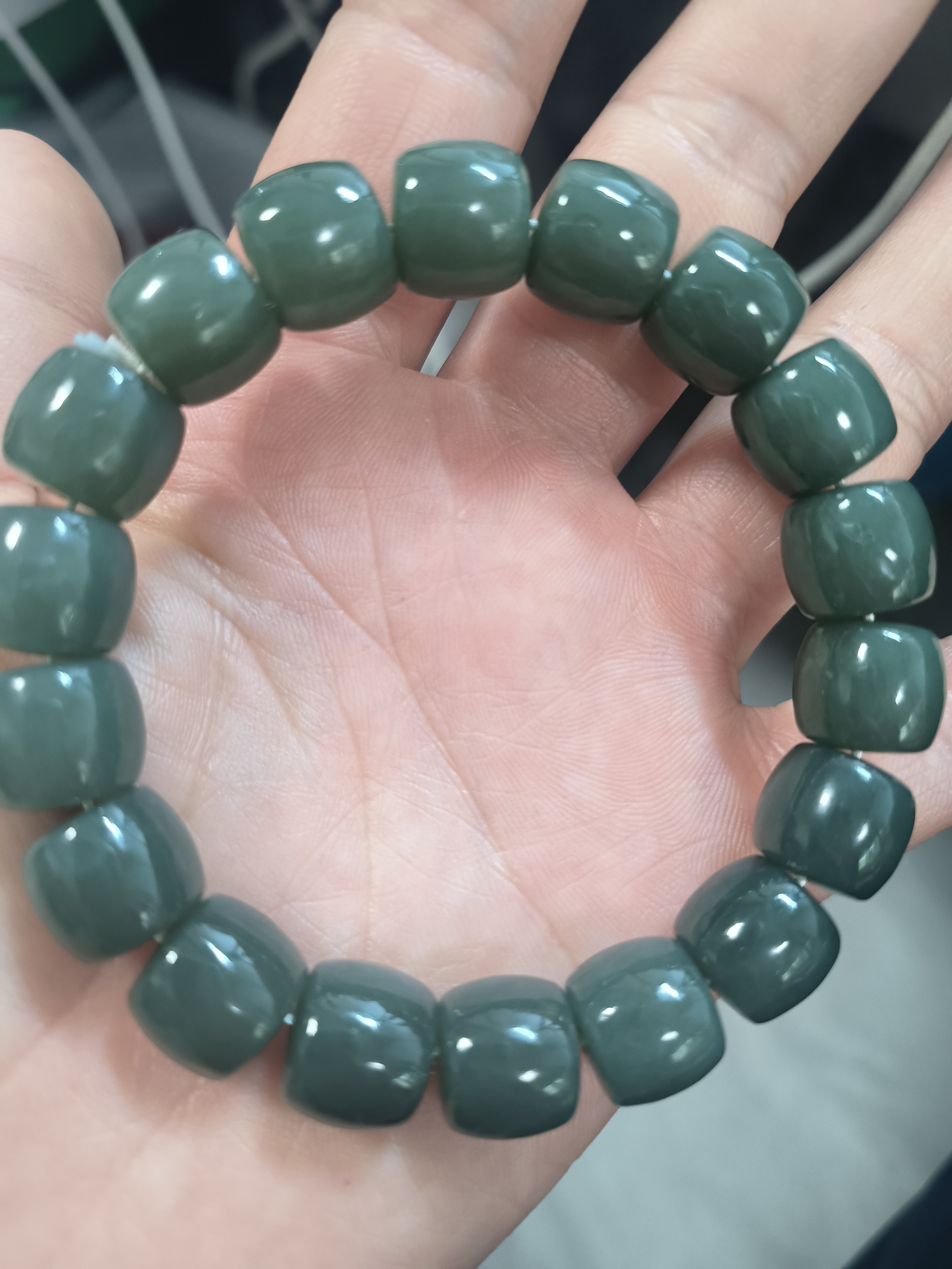 天然和田玉且末料手串精美款式