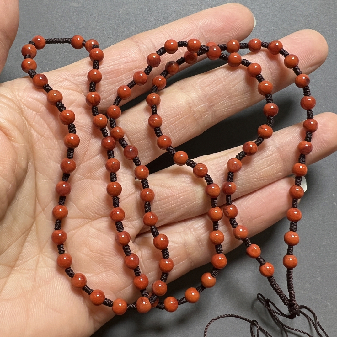 天然凉山南红玛瑙小米珠 卡4左右 微平口