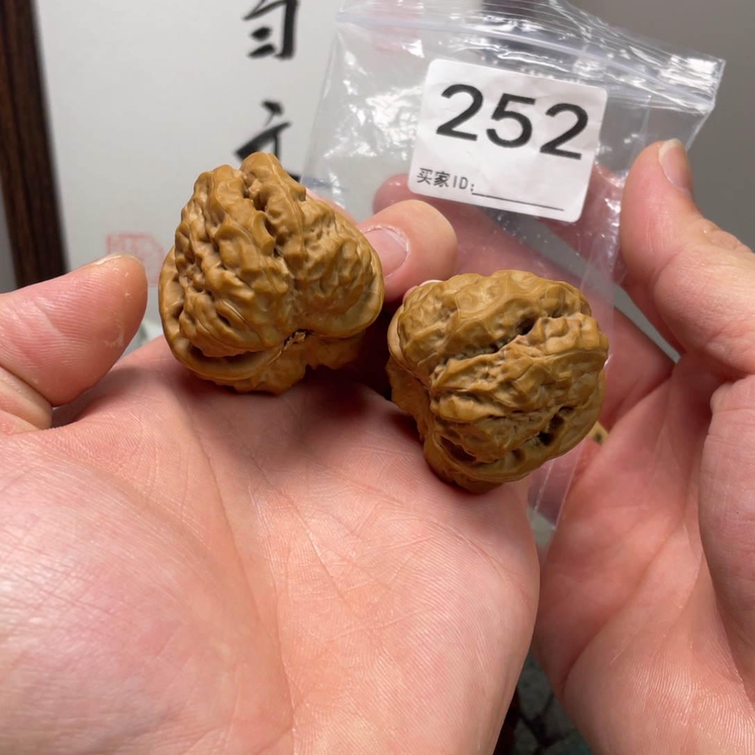帝***兮核桃蛤蟆头文玩252