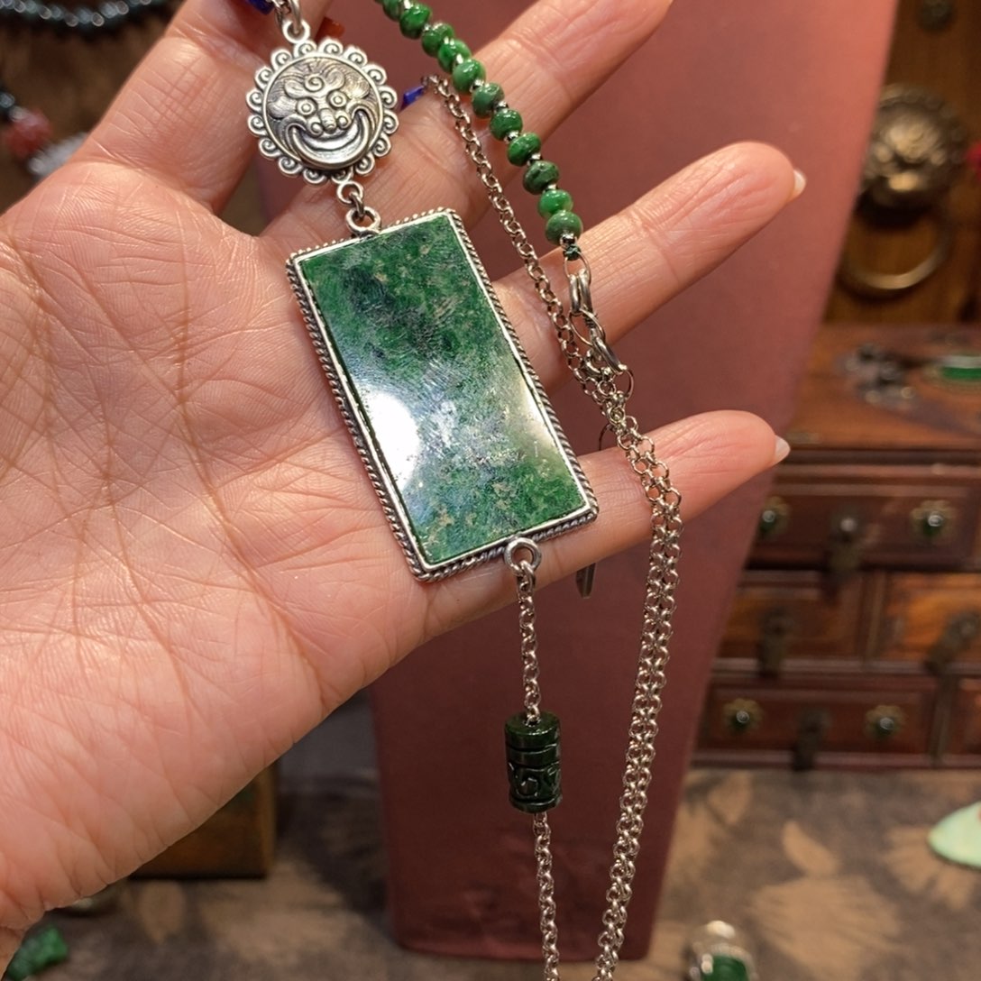 翡翠吊坠(赠链)未镶嵌