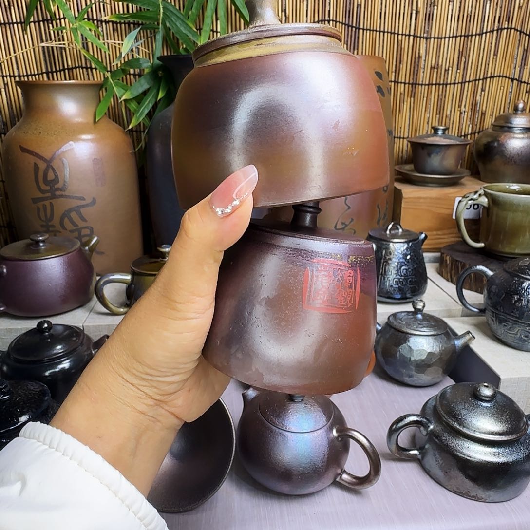 瓶h****g建水紫陶醒茶，茶叶罐能装6一7颗龙珠底微瑕