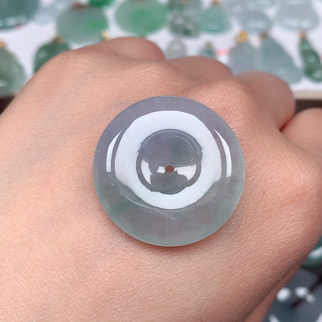 翡翠颈饰未镶嵌平安扣