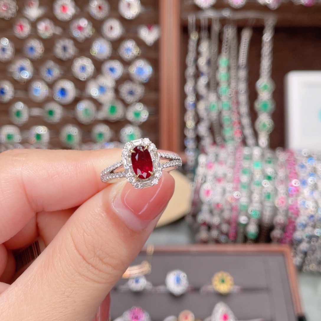 18K金镶嵌戒指红宝石无烧1.37