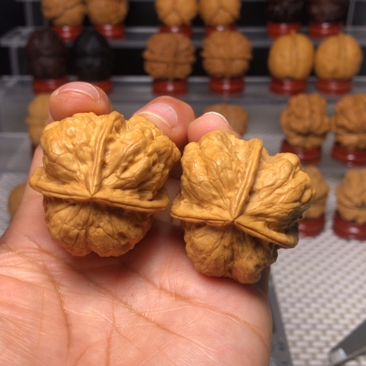 文玩核桃把件24金尊三棱