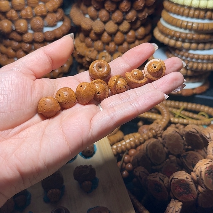 无***水手串桃核7个元宝1个平安扣