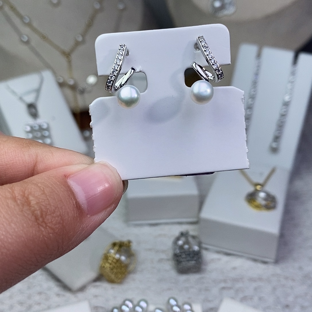 淡水珍珠银S925镶嵌耳饰