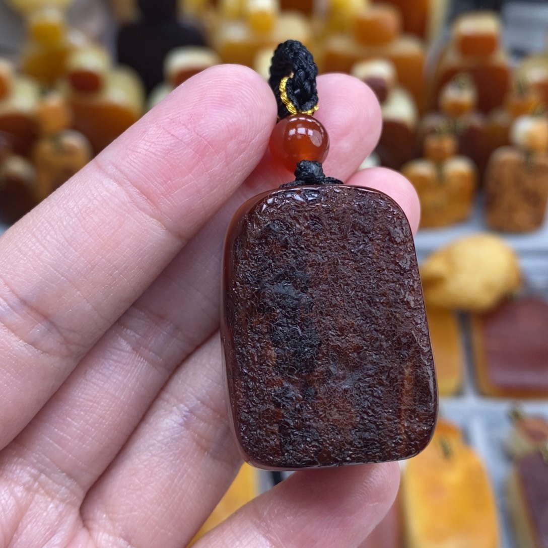 蜜蜡未镶嵌珠宝奇石