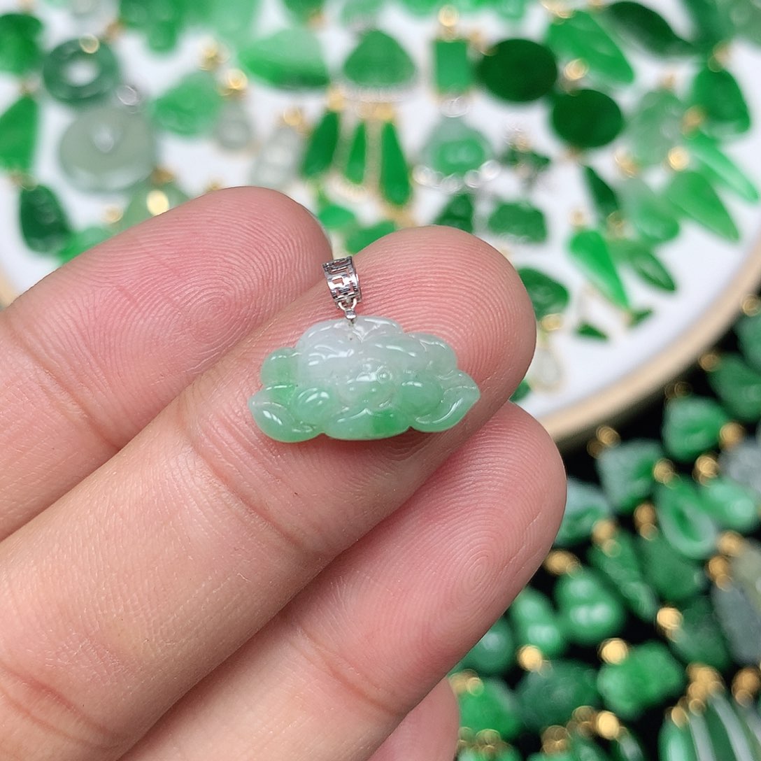 翡翠颈饰18K金镶嵌18K金扣 小巧精美飘阳绿小莲花