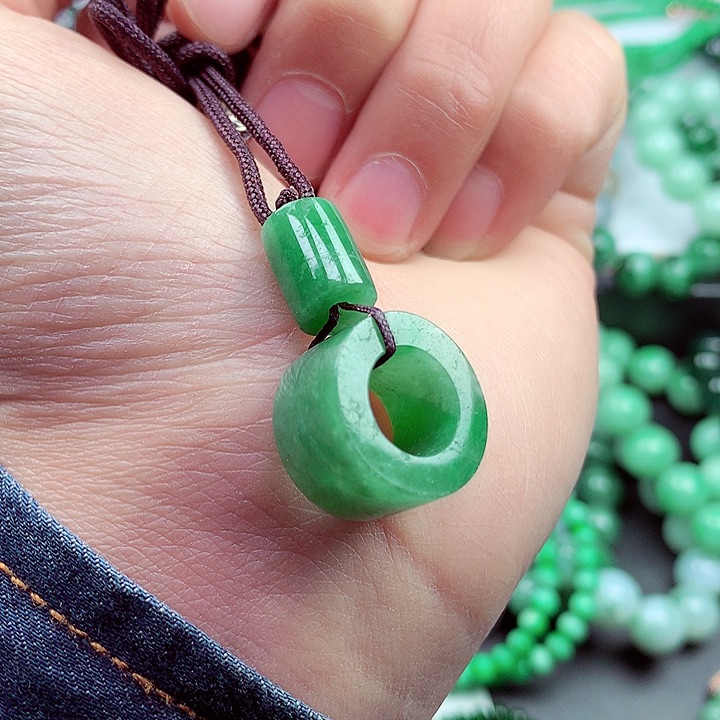 翡翠颈饰未镶嵌吊坠